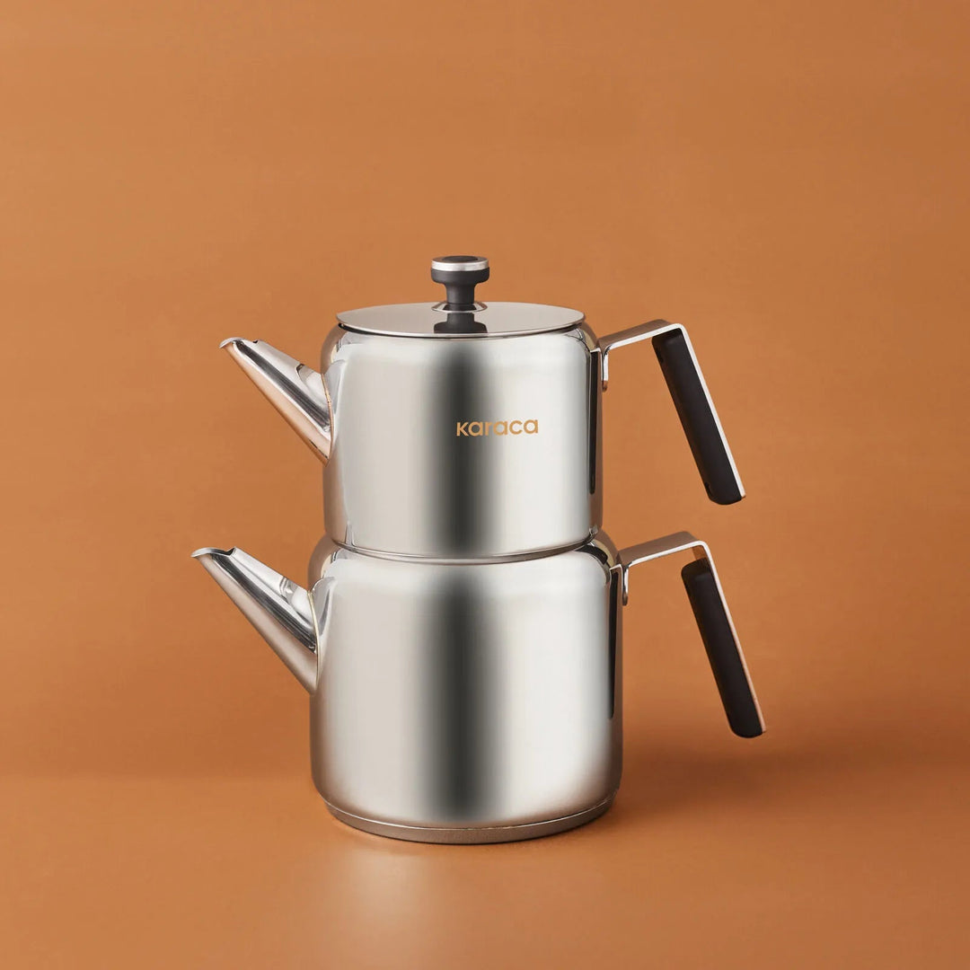 Karaca Yasemin Induktionsvenligt Midi Tekandesæt i Rustfrit Stål - Løven Home