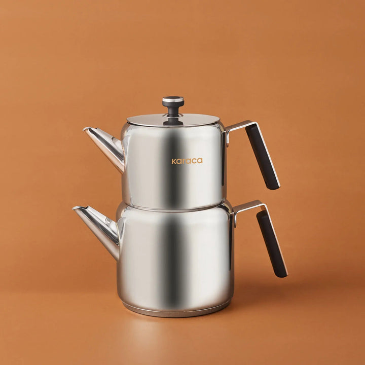 Karaca Yasemin Induktionsvenligt Midi Tekandesæt i Rustfrit Stål - Løven Home