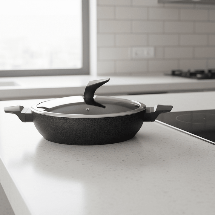 Michelino Nika Serveringspande – 28 cm med Duritia Plus Non - stick - Løven Home