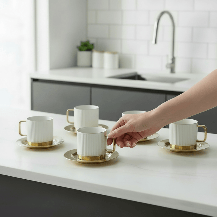Porcelæn/Metal Kaffekoppesæt 12 dele | Stribet Hvid/Guld - Løven Home