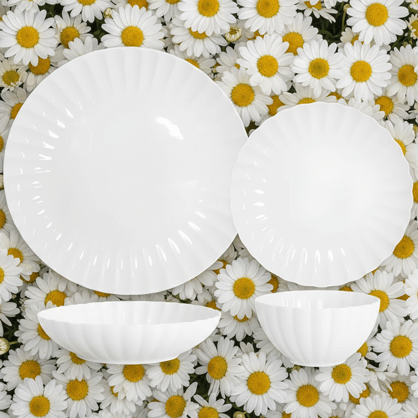 <strong>Almina Daisy</strong></br> <i>Tallerkensæt</i> </br>Hvid Porcelæn i 24 dele til 6 Pers. - Løven Home