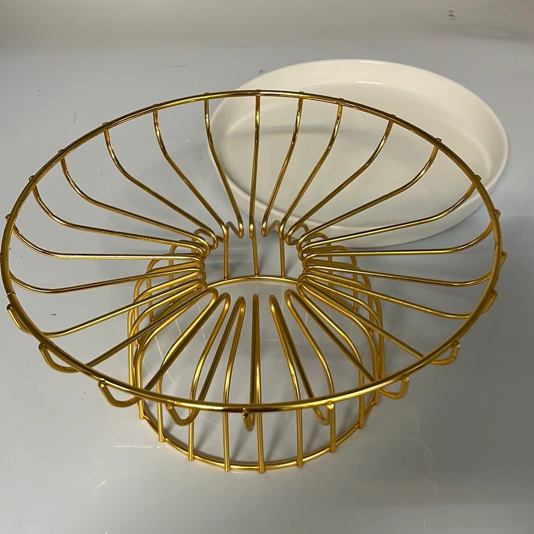 <strong>Almina</strong></br> <i>Kageopsats</i> </br>27 cm Hvid/Guld porcelæn/metal - Løven Home