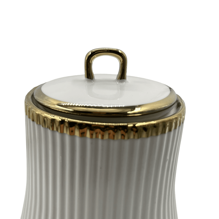 <strong>Almina</strong></br><i>Krydderisæt</i></br> Hvid/Guld i porcelæn - Løven Home