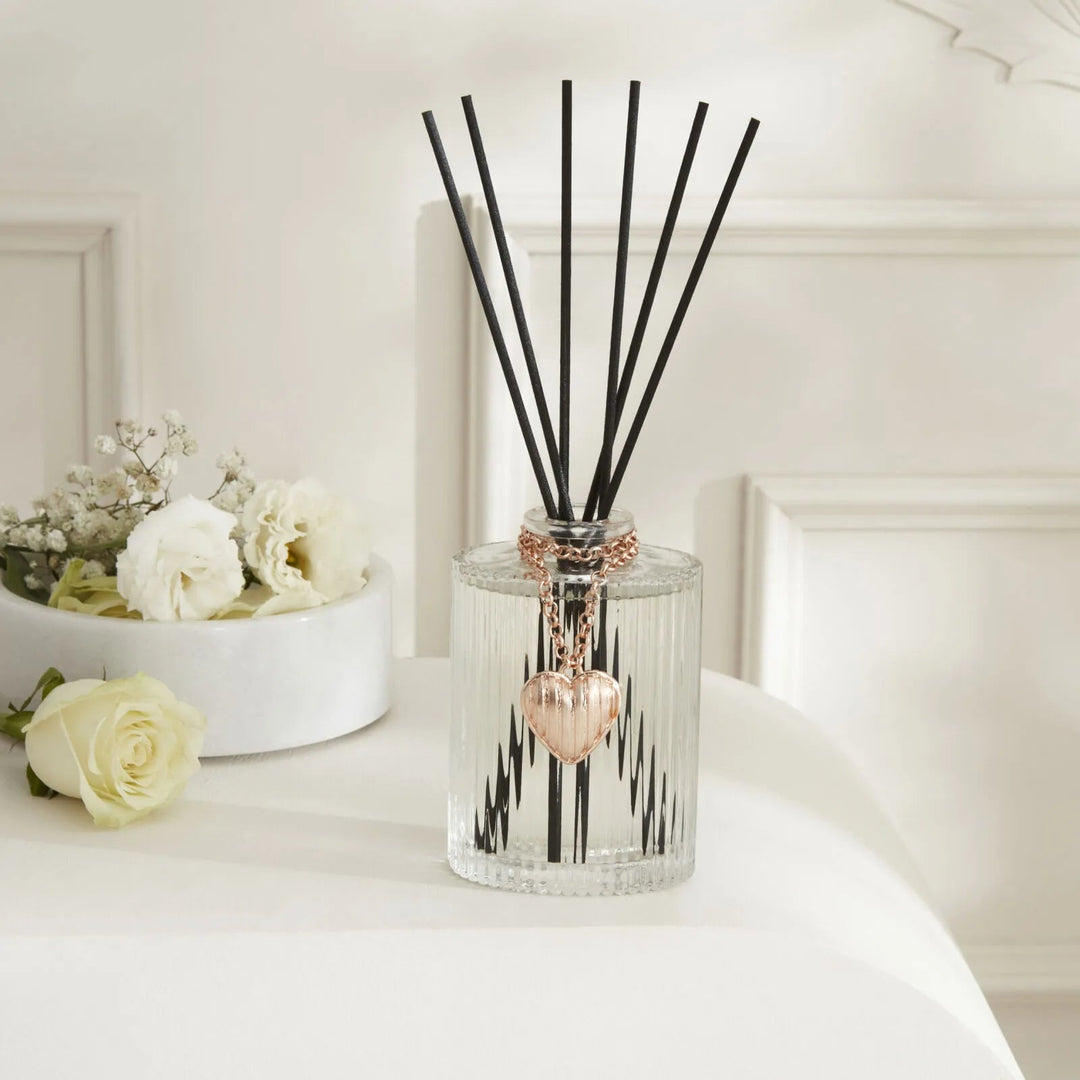 <strong>Karaca Home X 2Wins Untouched Whiteness</strong></br> <i>Duftspreder m/duftpinde</i> </br>200 ml - Løven Home