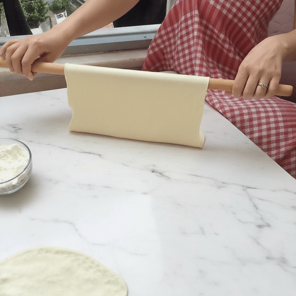 Tynd Dej - og Kagerulle i Træ 80 cm - Weissberg Home - Løven Home