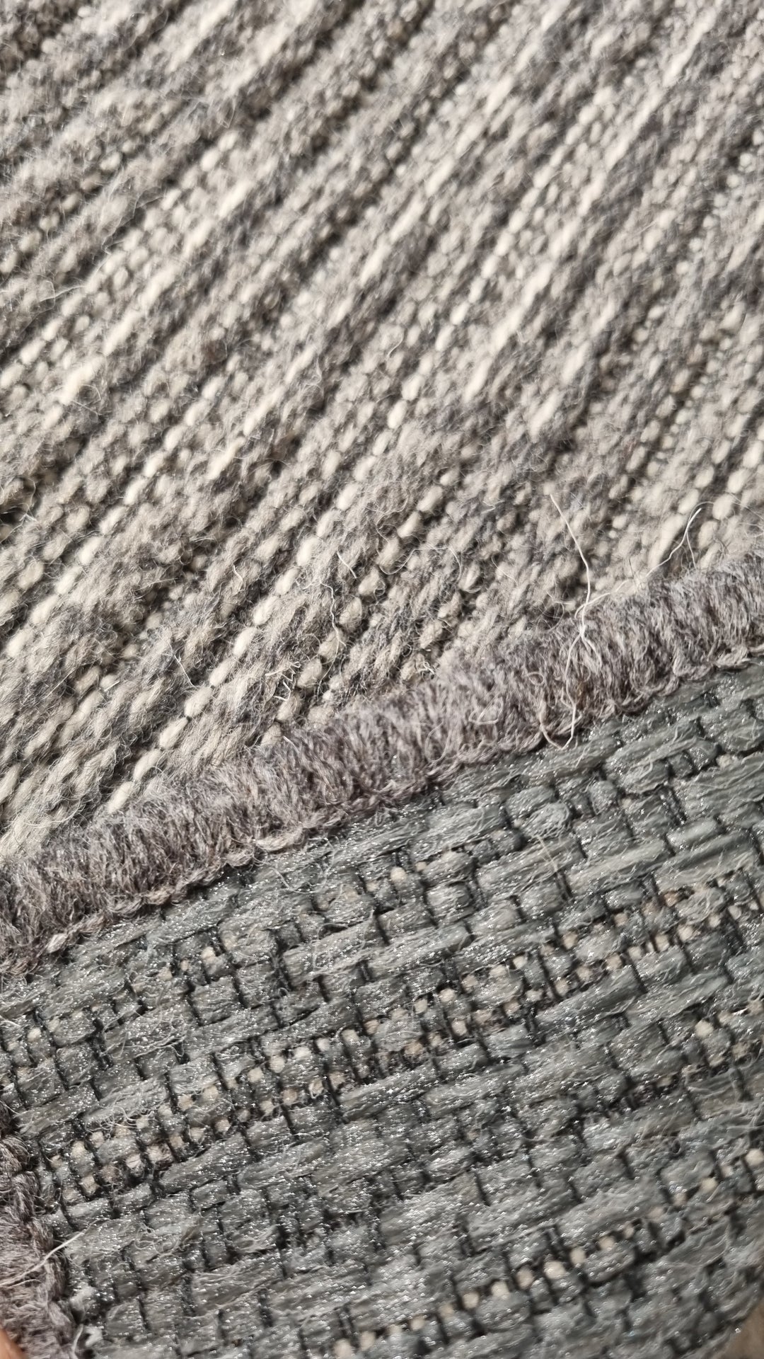 Fladvævet Uldtæppe - Mørkegrå Farve