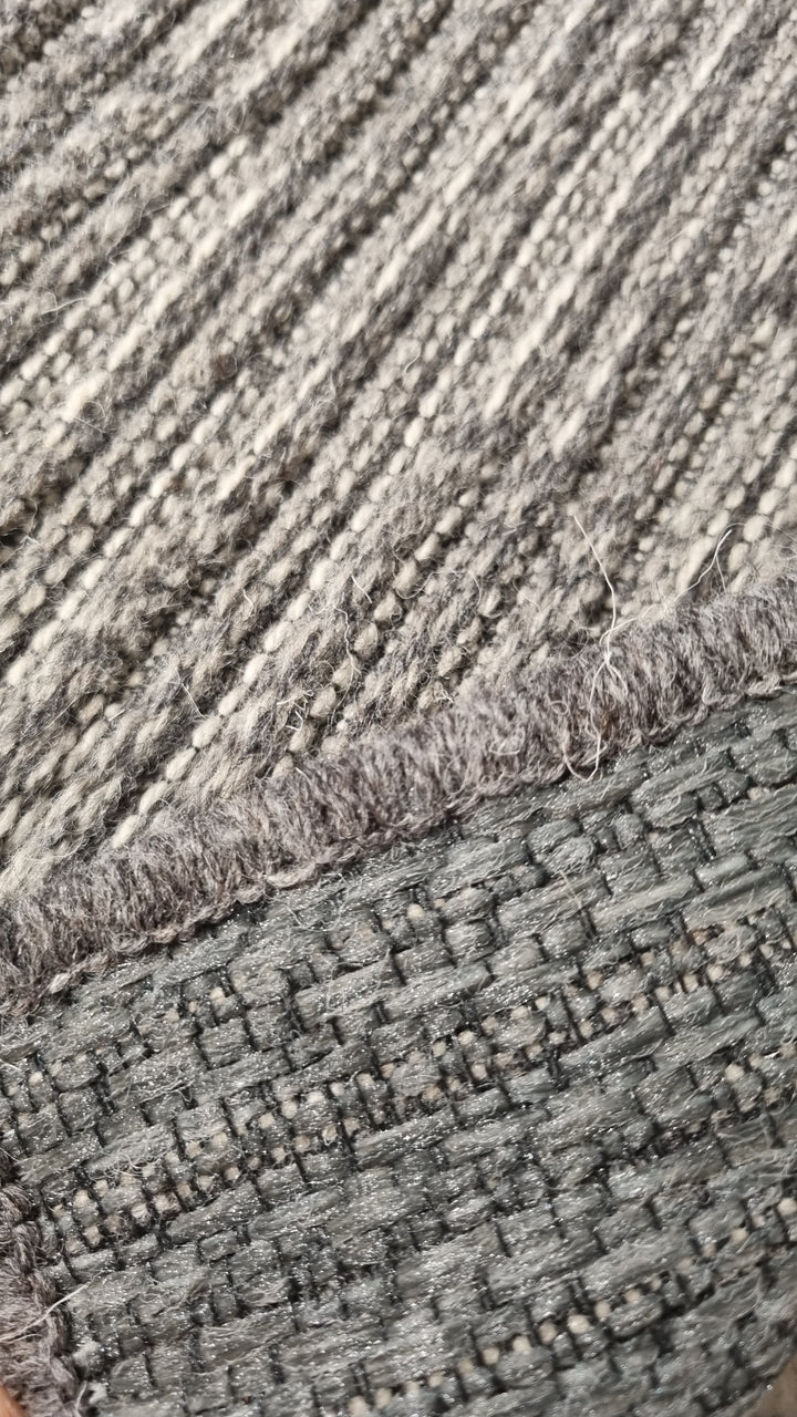 Fladvævet Uldtæppe - Mørkegrå Farve