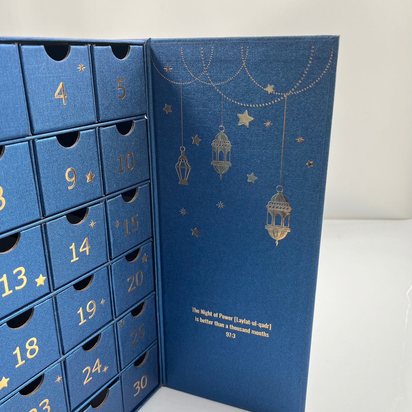 SIDSTE CHANCE Ramadan Kareem Kalender Blå/Guld - Finest Choice